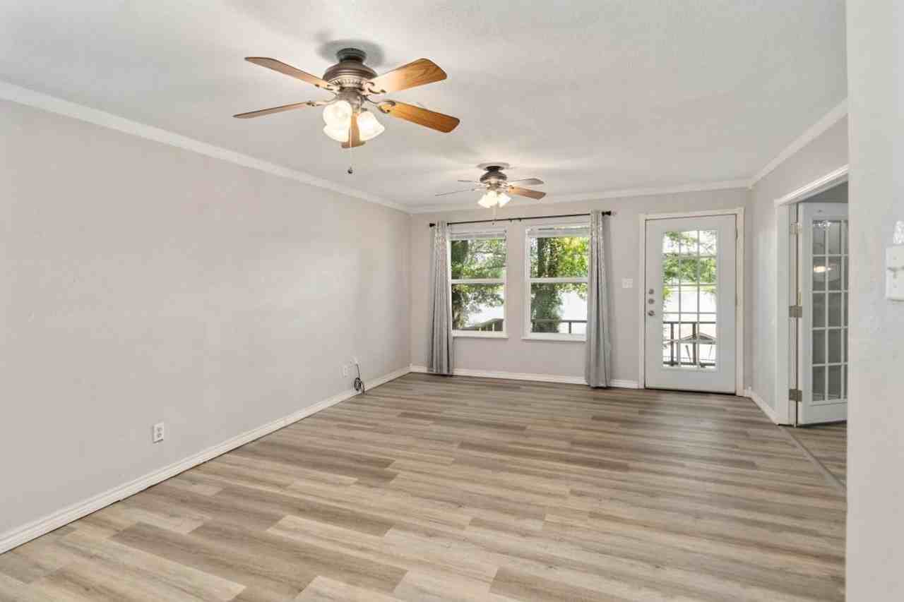 140 Lynn Creek Dr - Photo 3 of 24