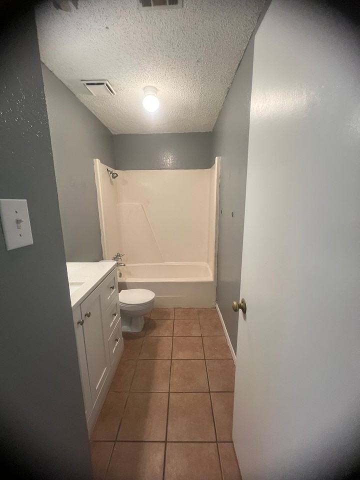 2221 Windsor Ave - Photo 7 of 8