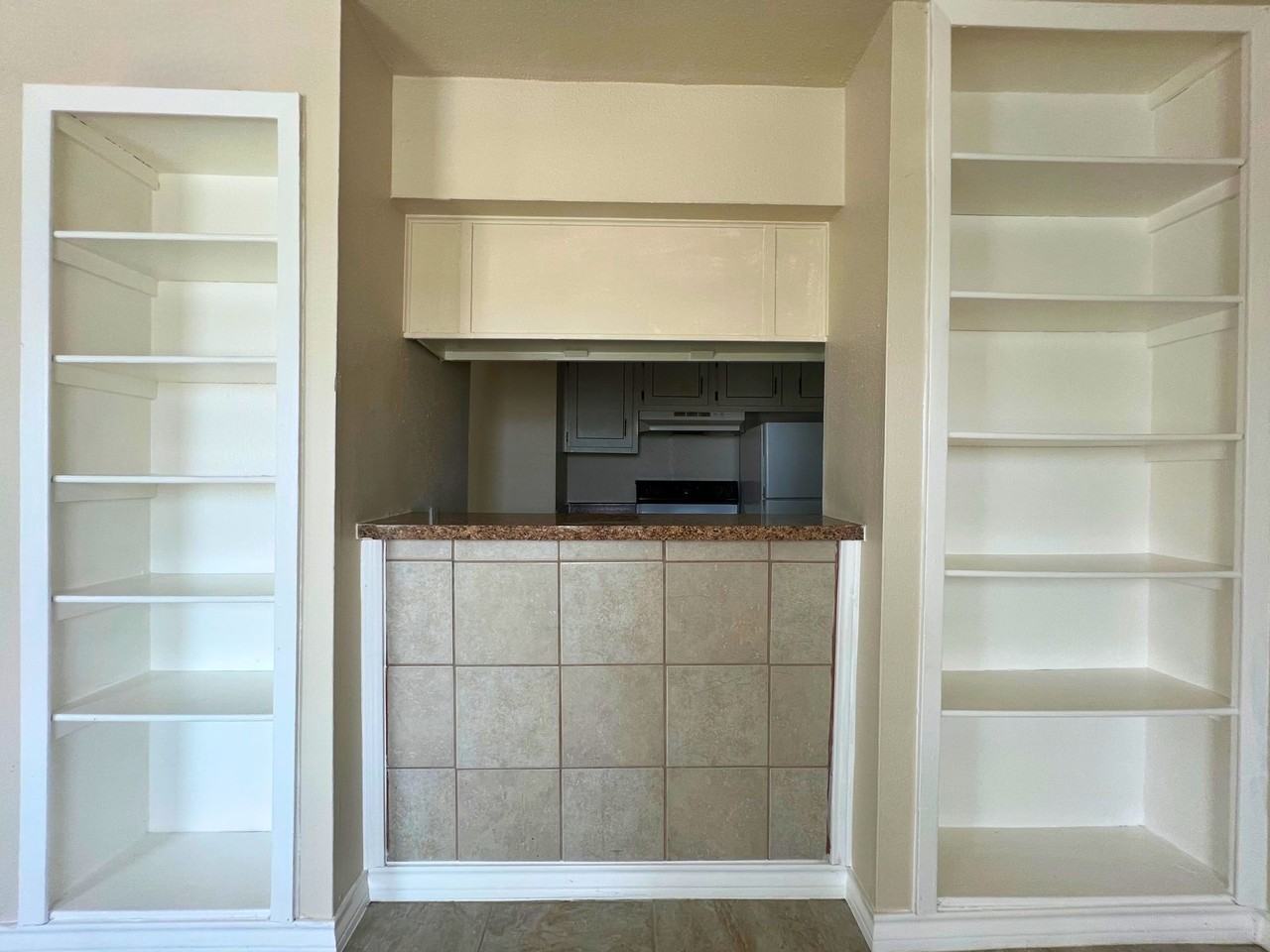 Versailles Apartments - Photo 3 of 18