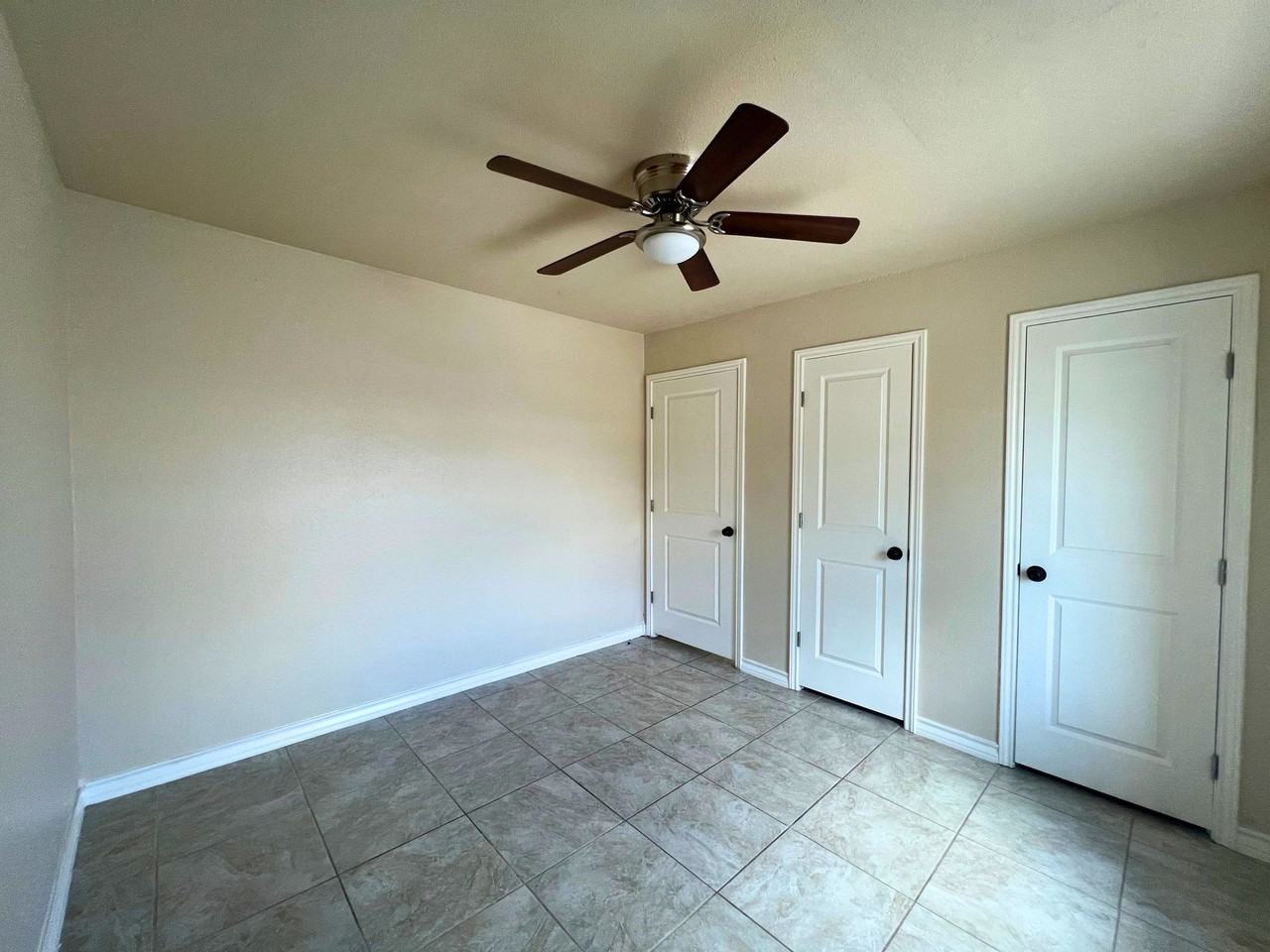 Versailles Apartments - Photo 5 of 18