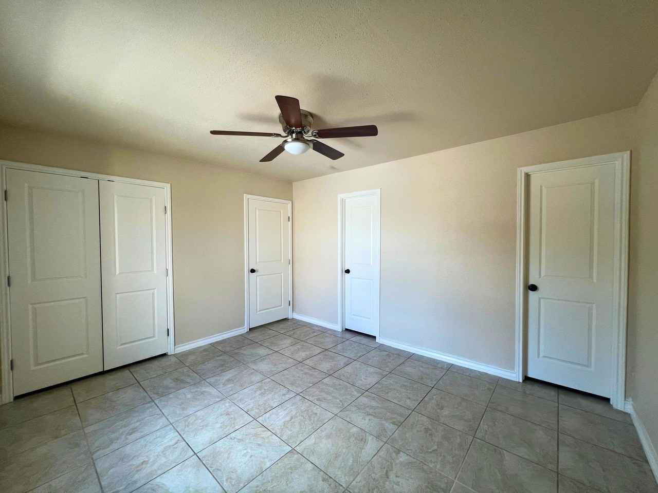 Versailles Apartments - Photo 6 of 18