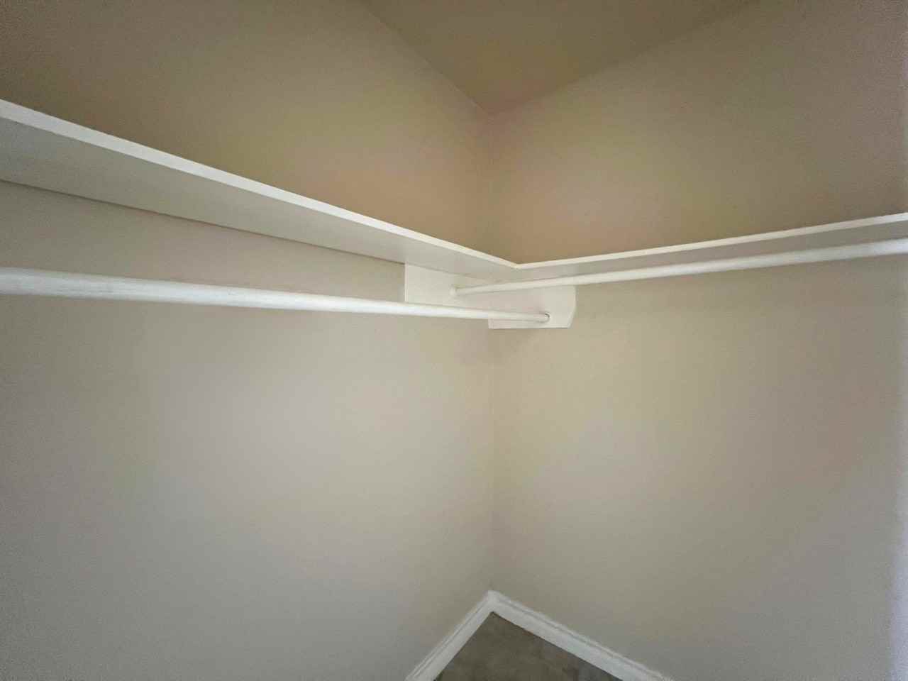 Versailles Apartments - Photo 7 of 18