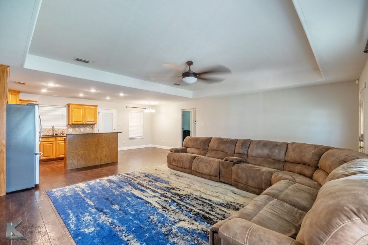 2109 Old Ironsides Rd - Photo 2 of 17
