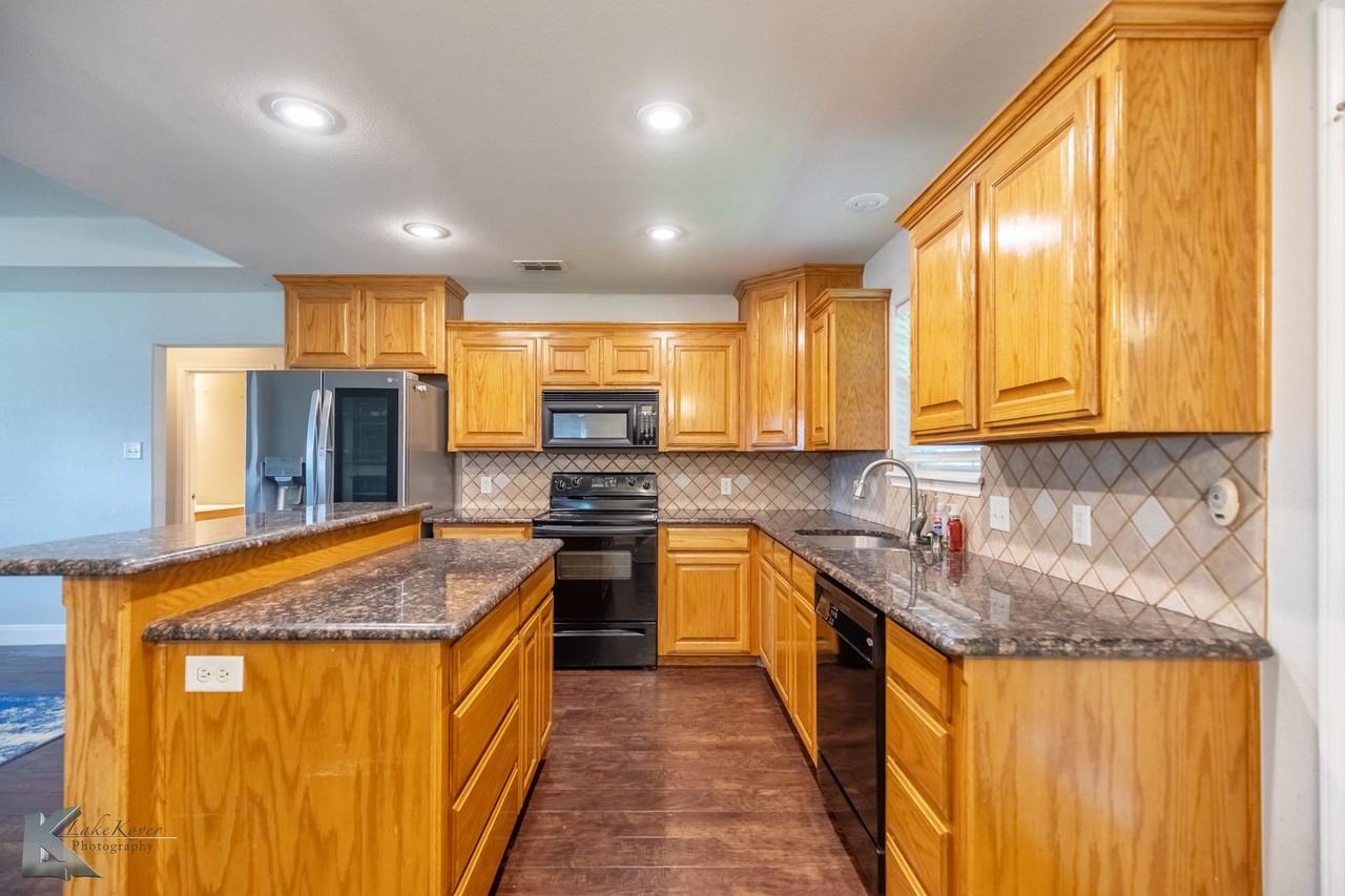 2109 Old Ironsides Rd - Photo 4 of 17