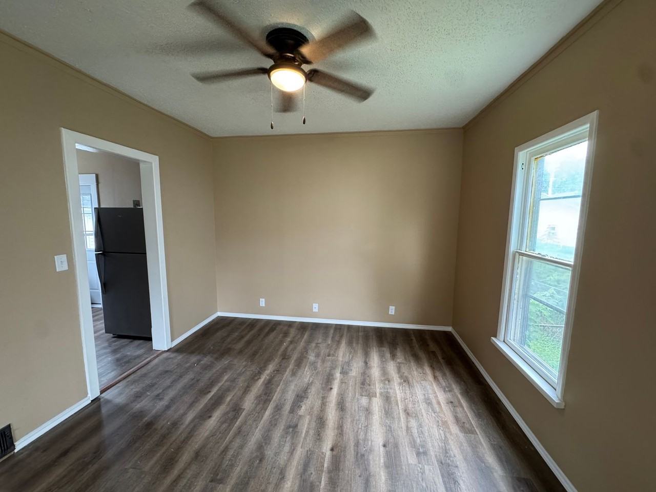 121 15th St - Photo 2 of 11