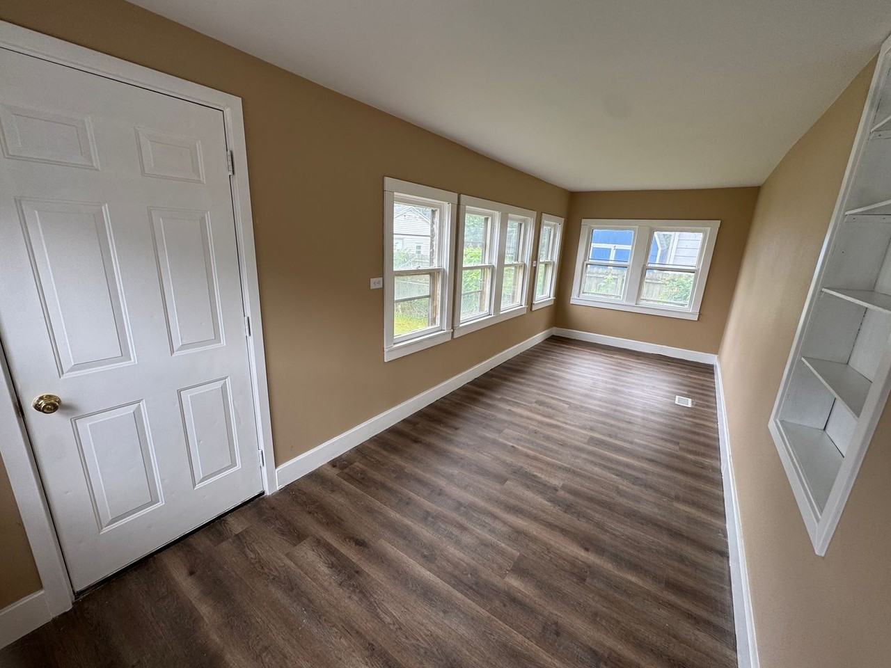 121 15th St - Photo 3 of 11