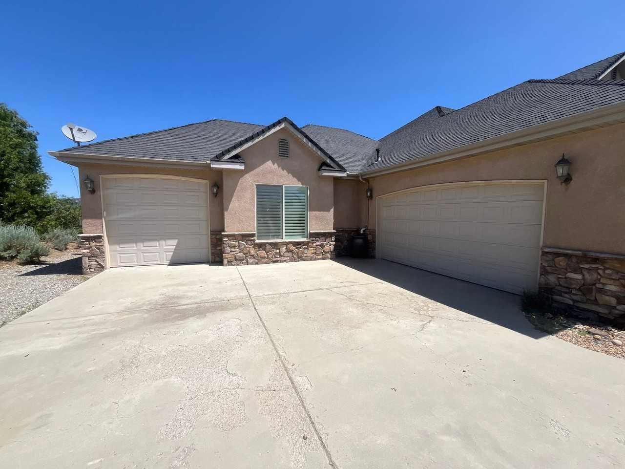 26701 Skyline Dr - Photo 3 of 38