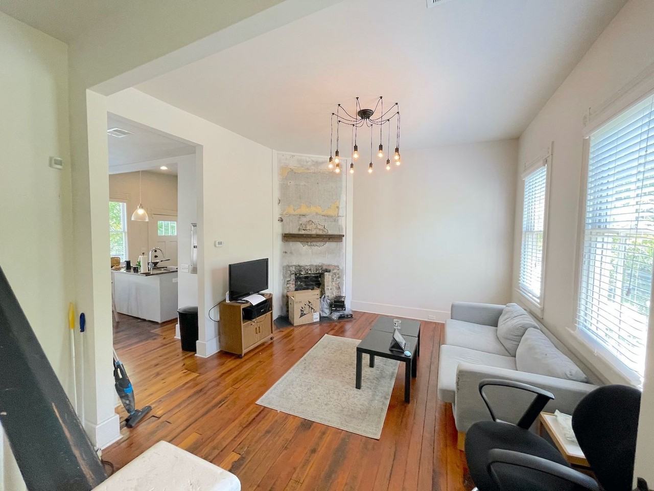 610 E Henry St - Photo 2 of 11
