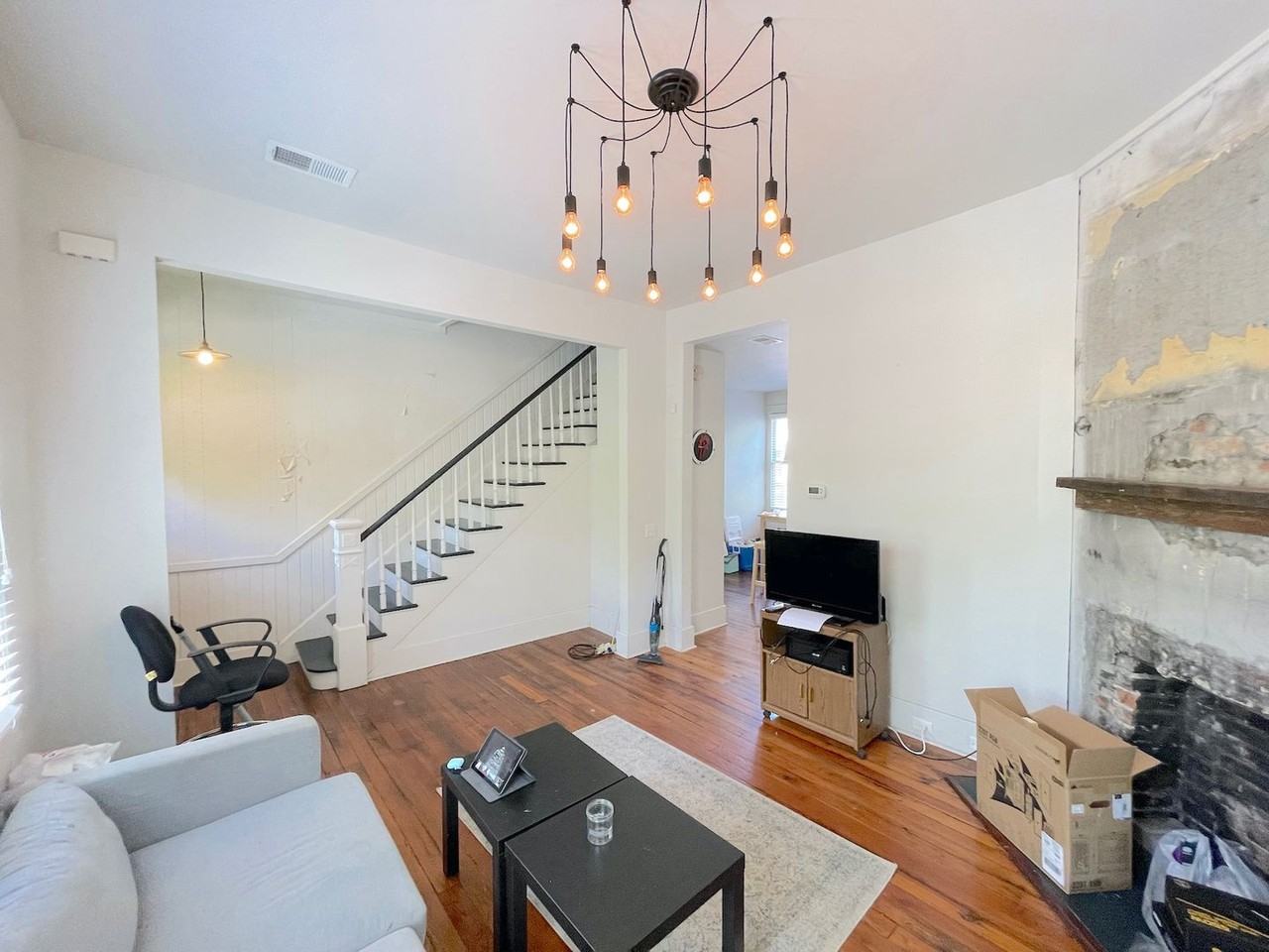 610 E Henry St - Photo 3 of 11