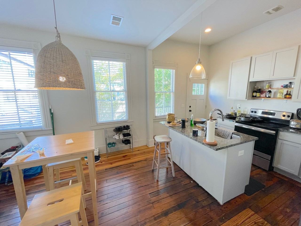 610 E Henry St - Photo 5 of 11