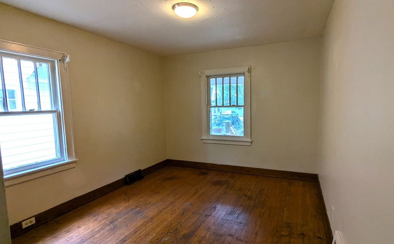 1042 Ada Ave - Photo 7 of 10