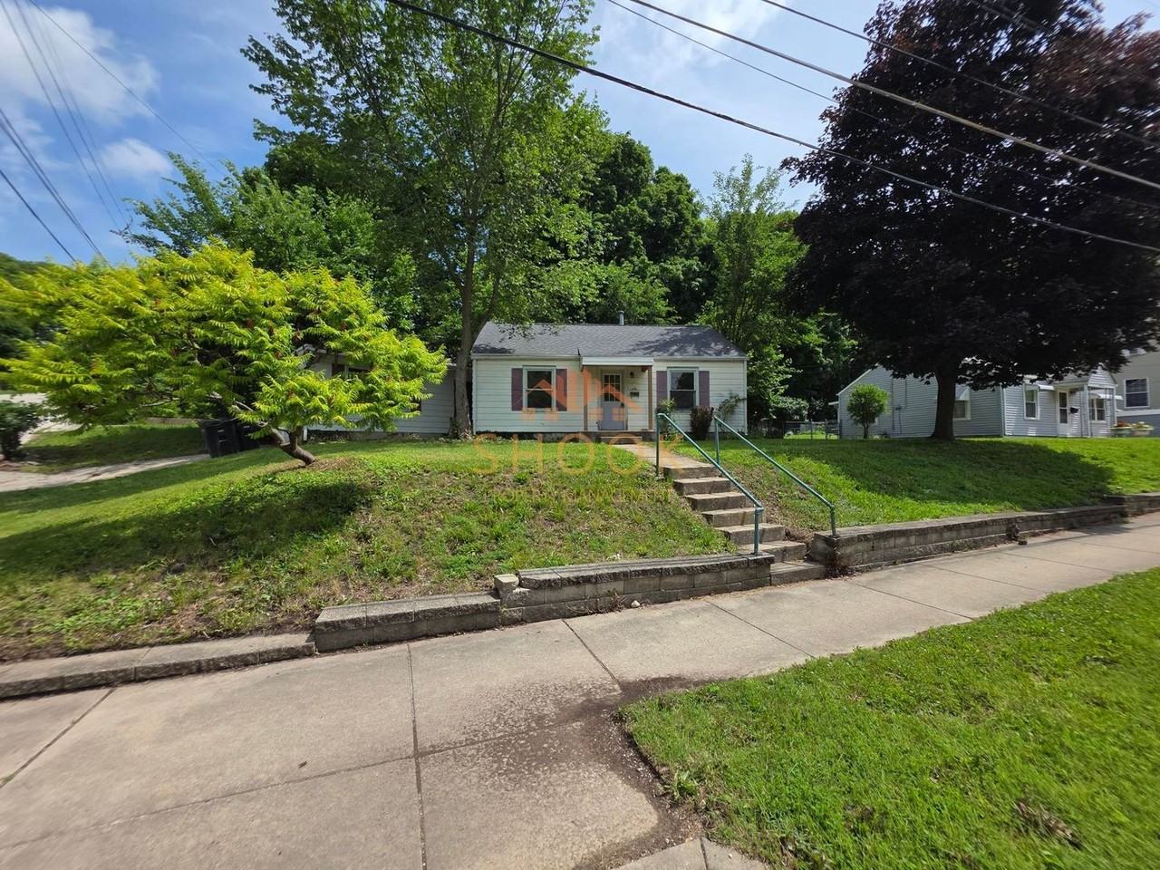 1600 Ferry St - Photo 2 of 12