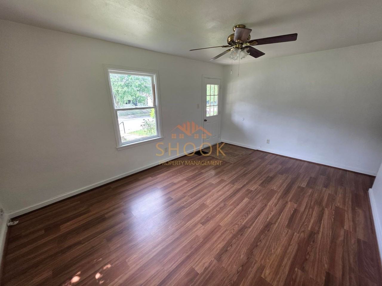 1600 Ferry St - Photo 4 of 12