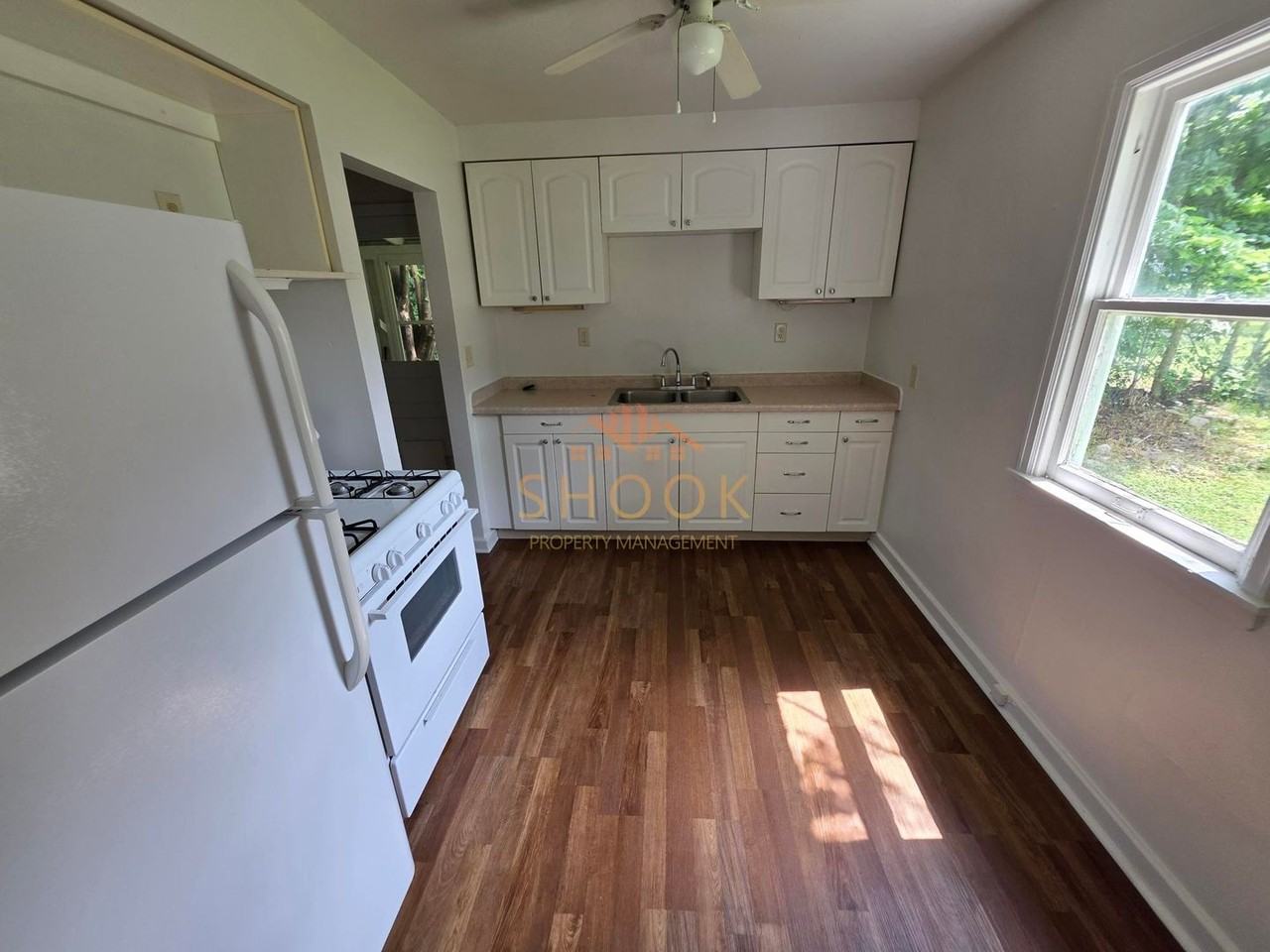 1600 Ferry St - Photo 5 of 12