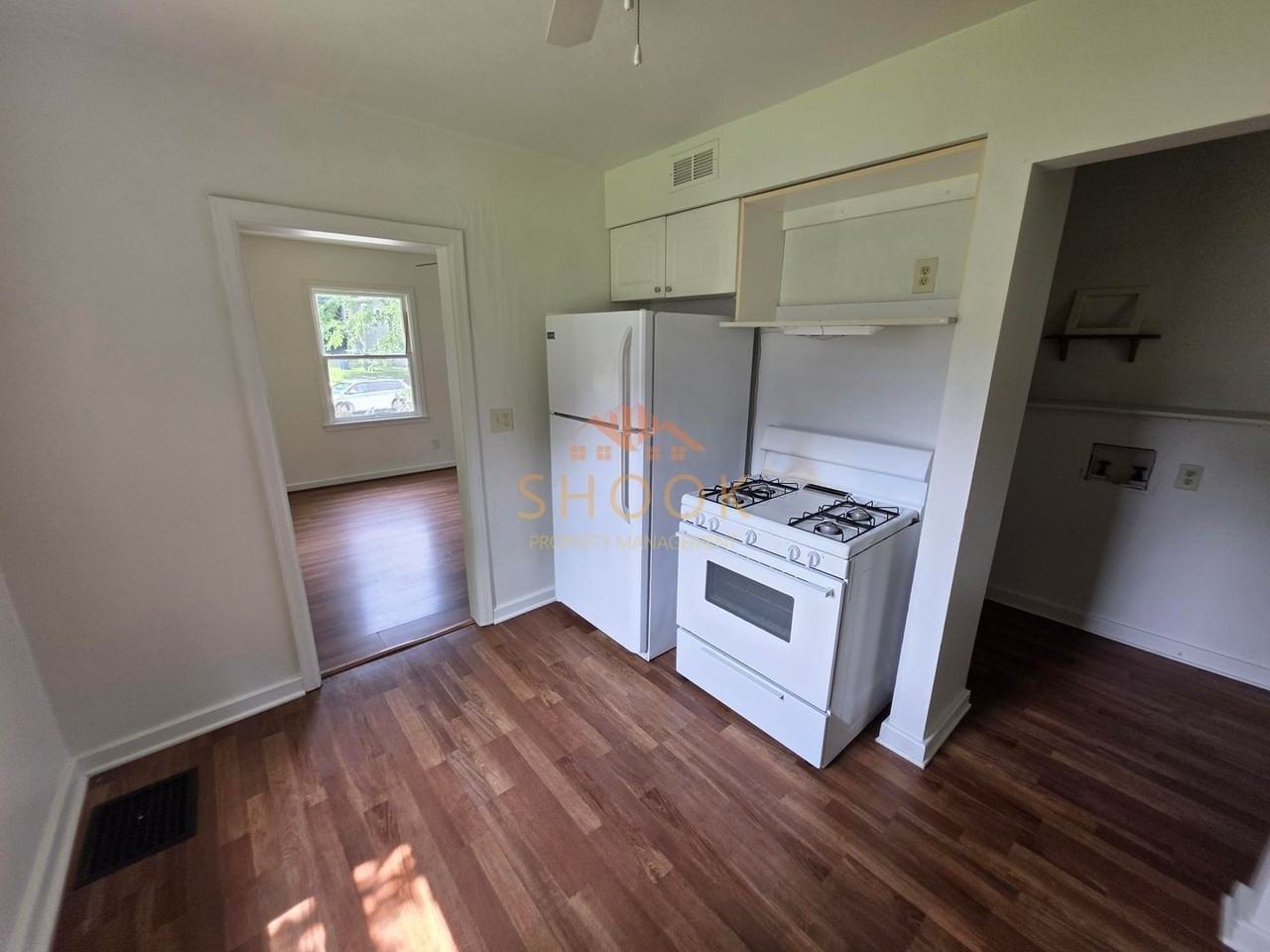 1600 Ferry St - Photo 6 of 12