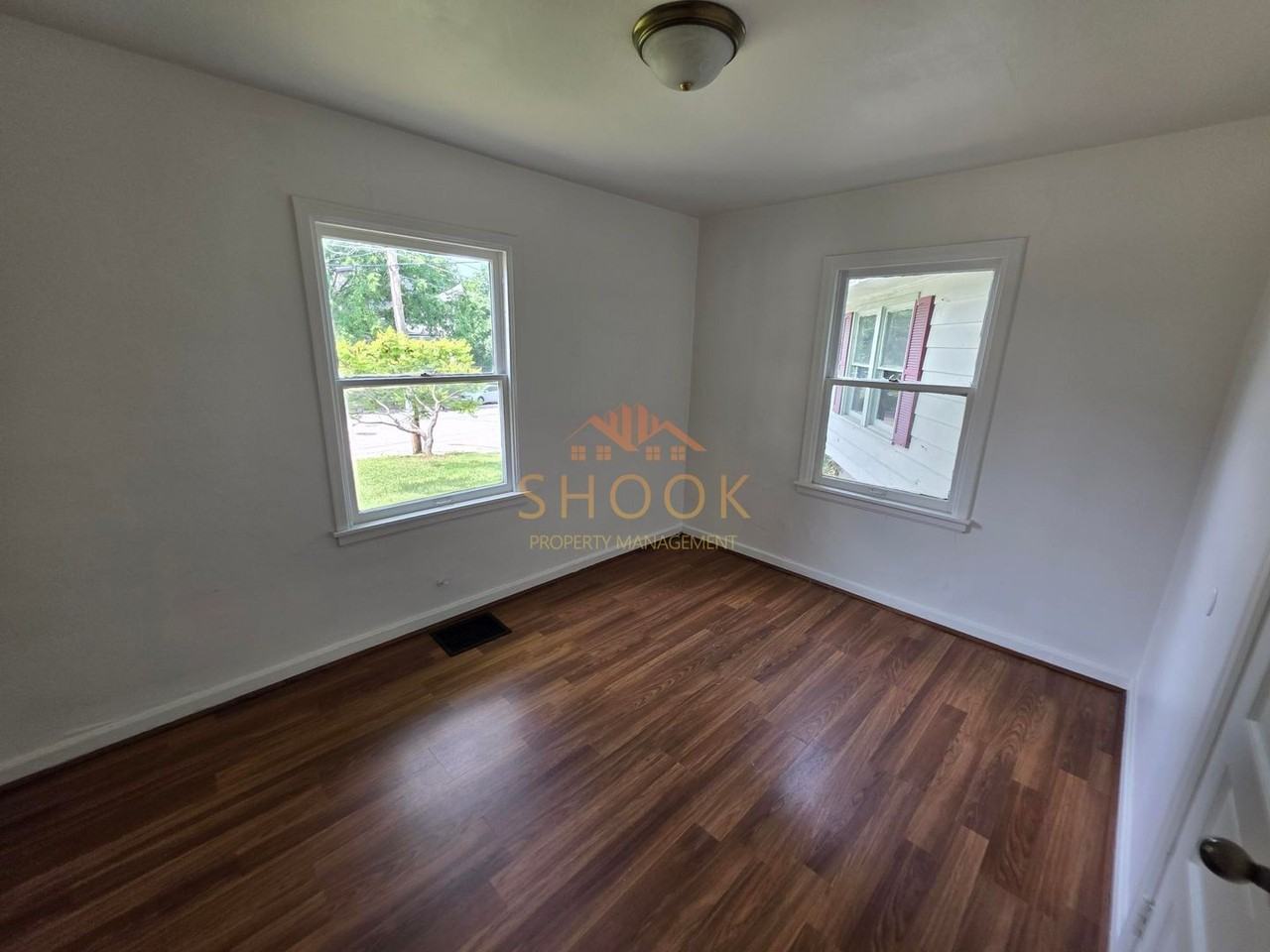 1600 Ferry St - Photo 7 of 12