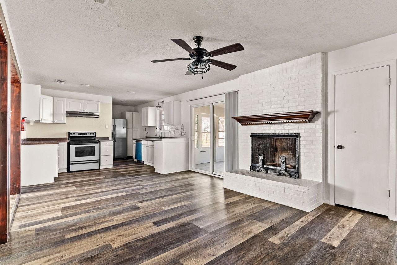 1203 Hughes Ave - Photo 5 of 13