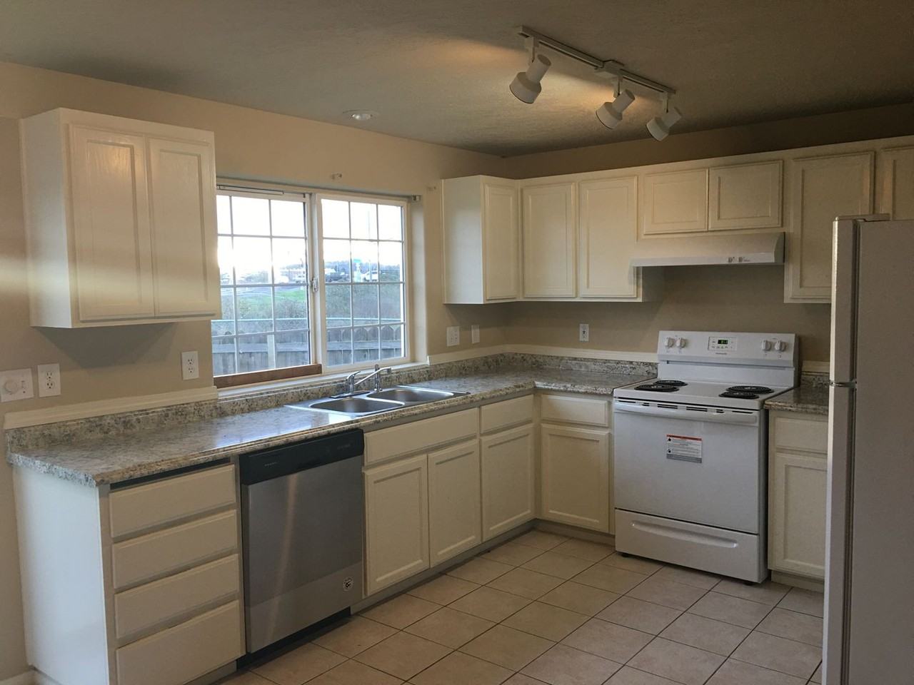 4486 Fergus Ave - Photo 4 of 20