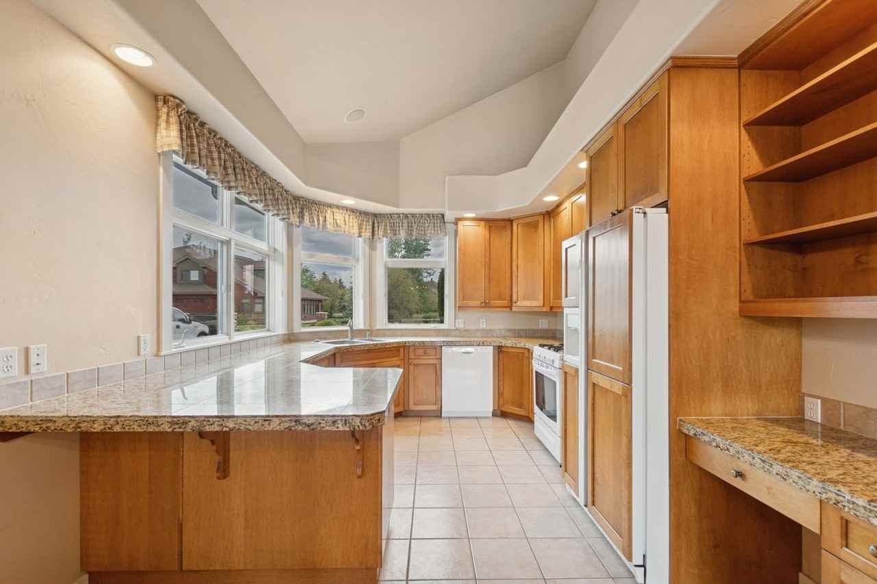 27 Bay Harbor Dr - Photo 2 of 21