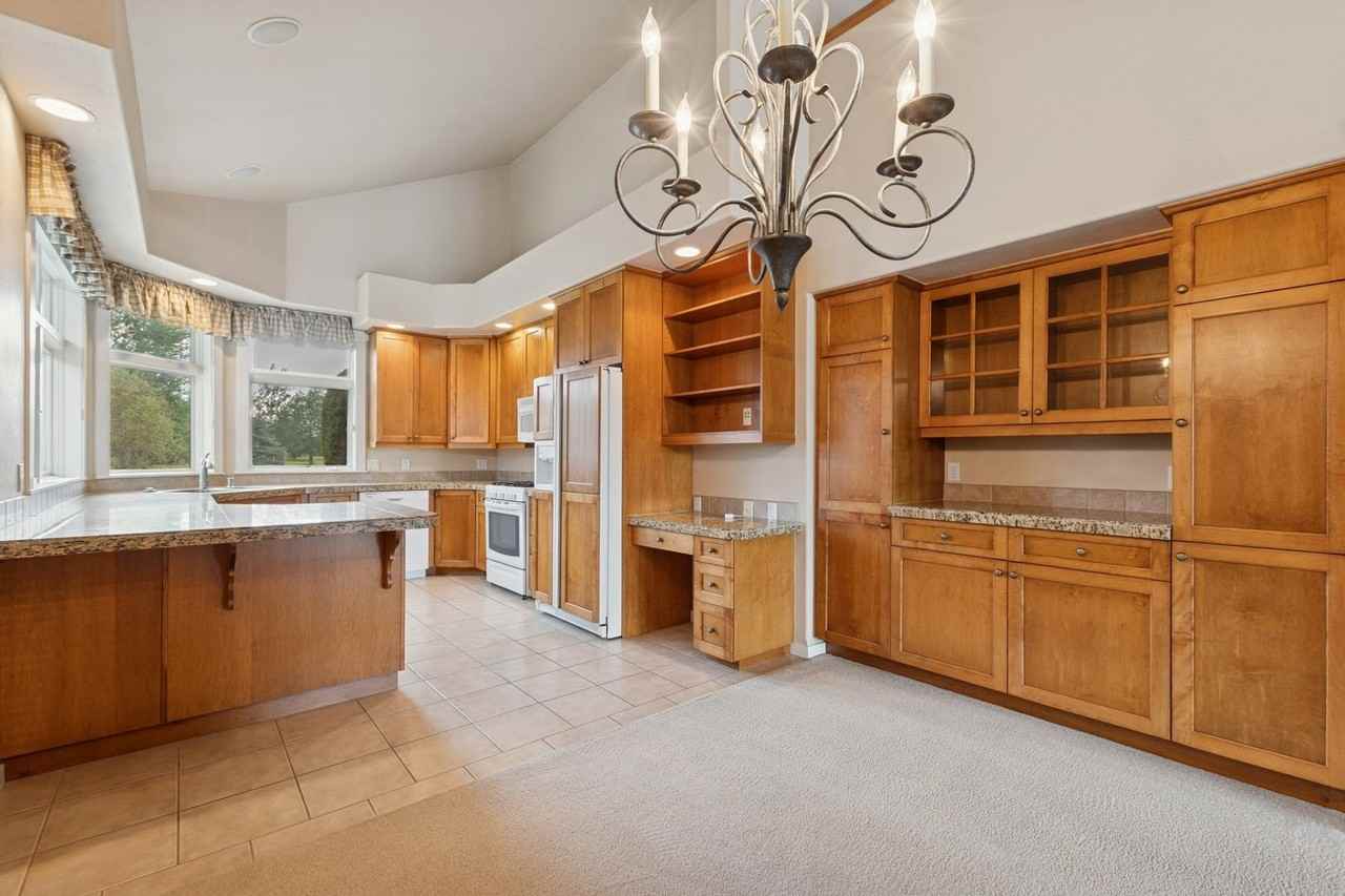 27 Bay Harbor Dr - Photo 5 of 21