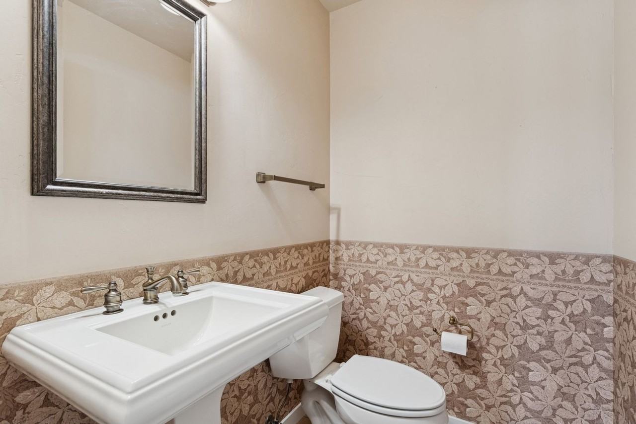 27 Bay Harbor Dr - Photo 6 of 21