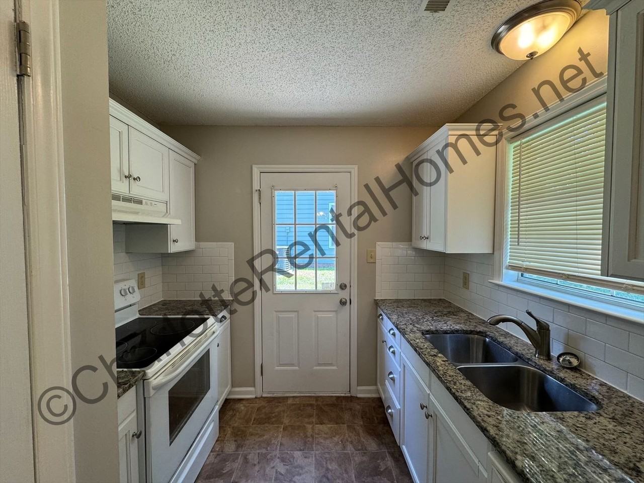 6214 Richfield Ln - Photo 3 of 9