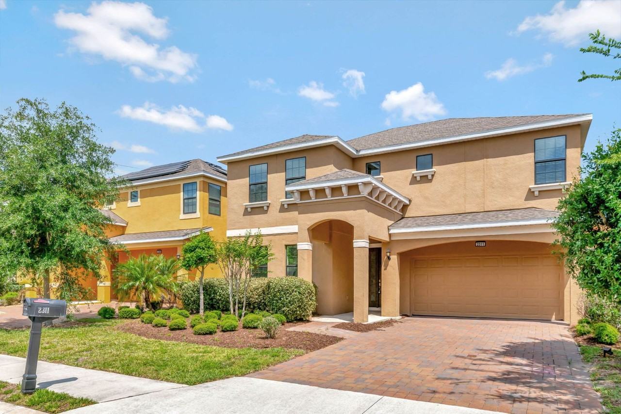 2311 Victoria Dr - Photo 2 of 36