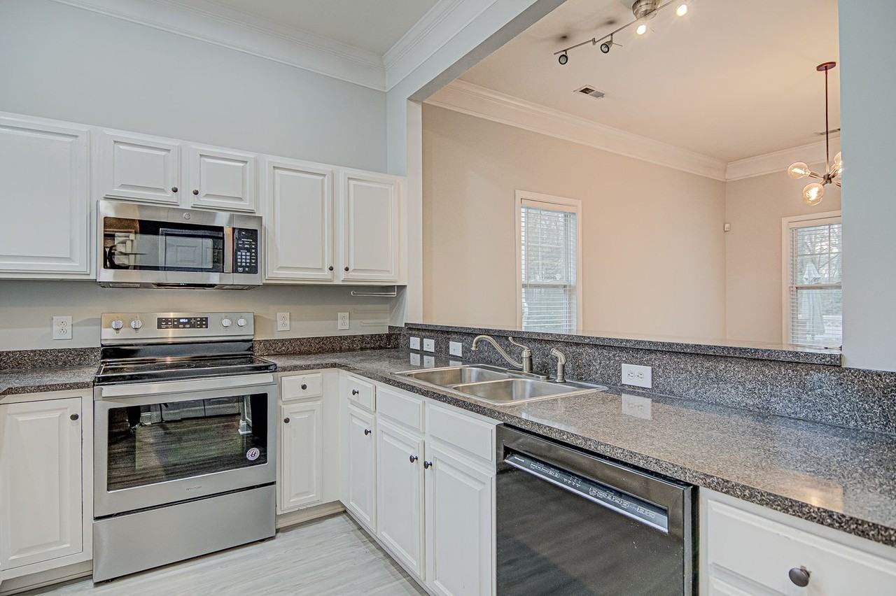 1553 Pecan Ave - Photo 4 of 15