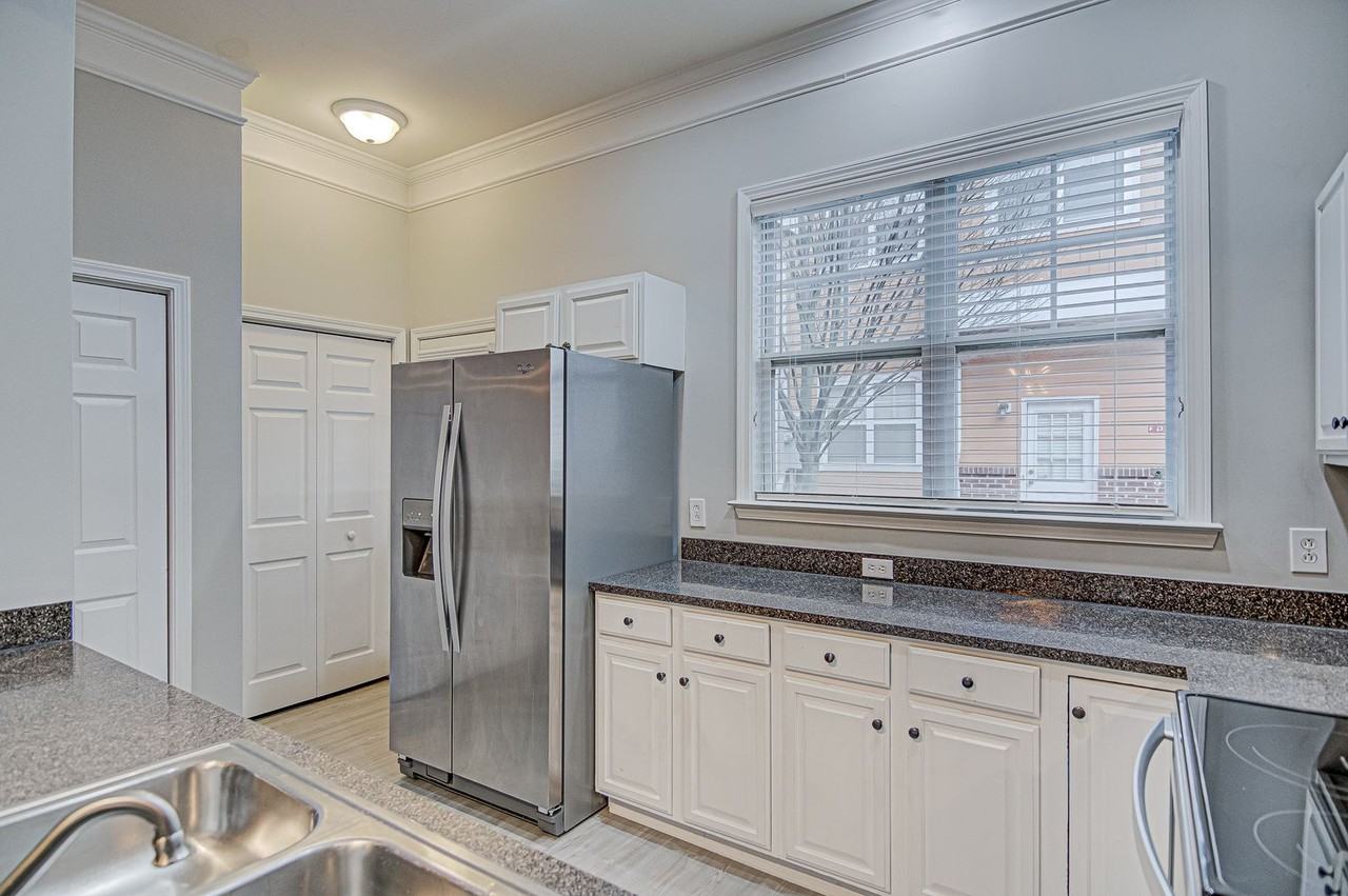 1553 Pecan Ave - Photo 2 of 15