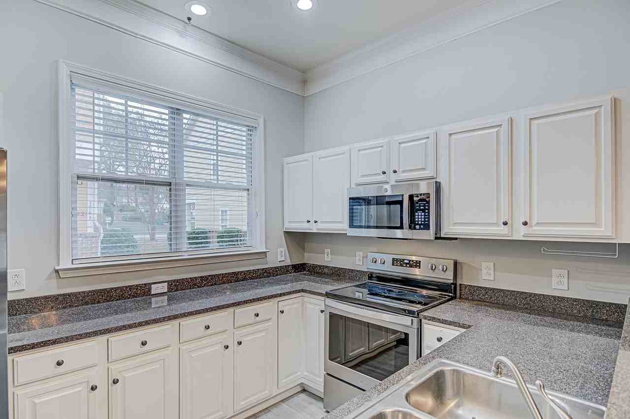 1553 Pecan Ave - Photo 3 of 15