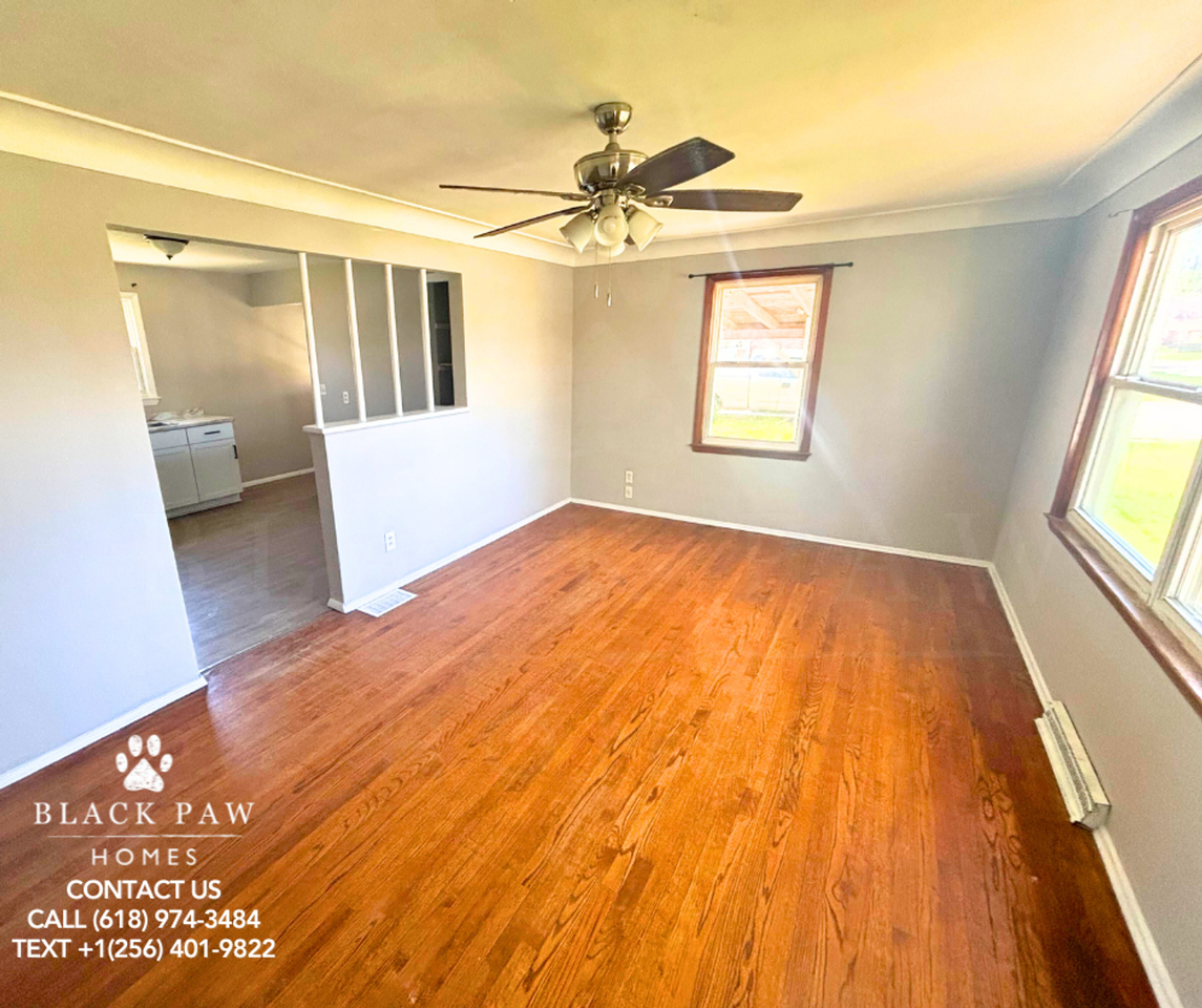 402 Silver St - Photo 2 of 7