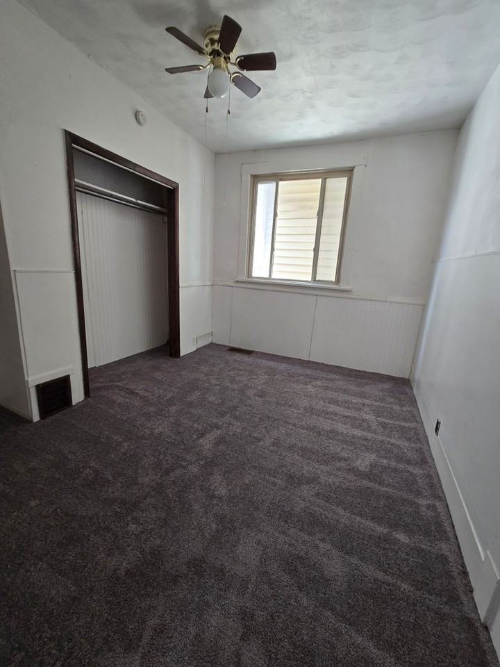 1815 Victoria Ave - Photo 3 of 8