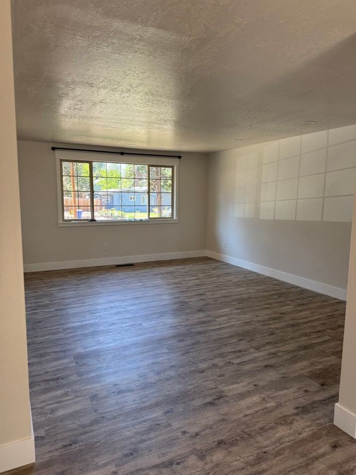 502 Se Douglas St - Photo 2 of 9