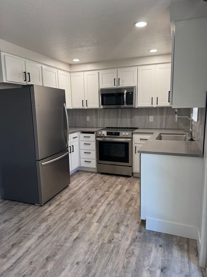 502 Se Douglas St - Photo 3 of 9