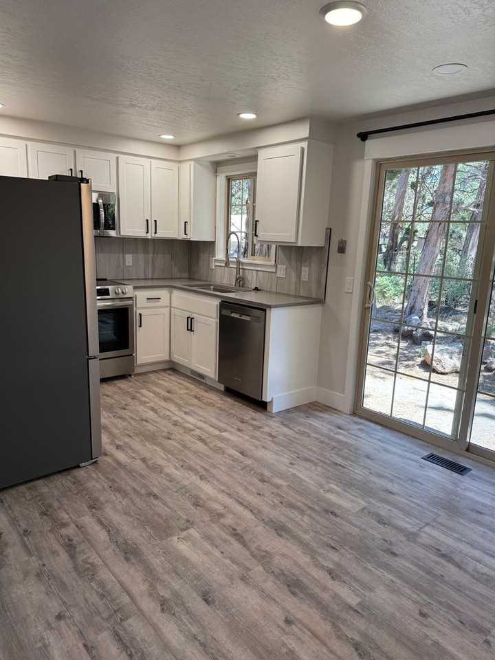 502 Se Douglas St - Photo 6 of 9
