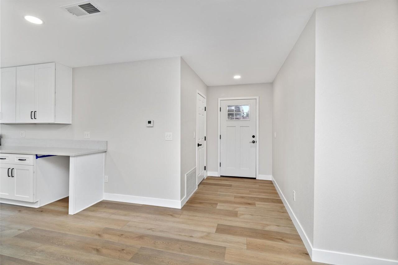 1460 Heidi Cir - Photo 3 of 23