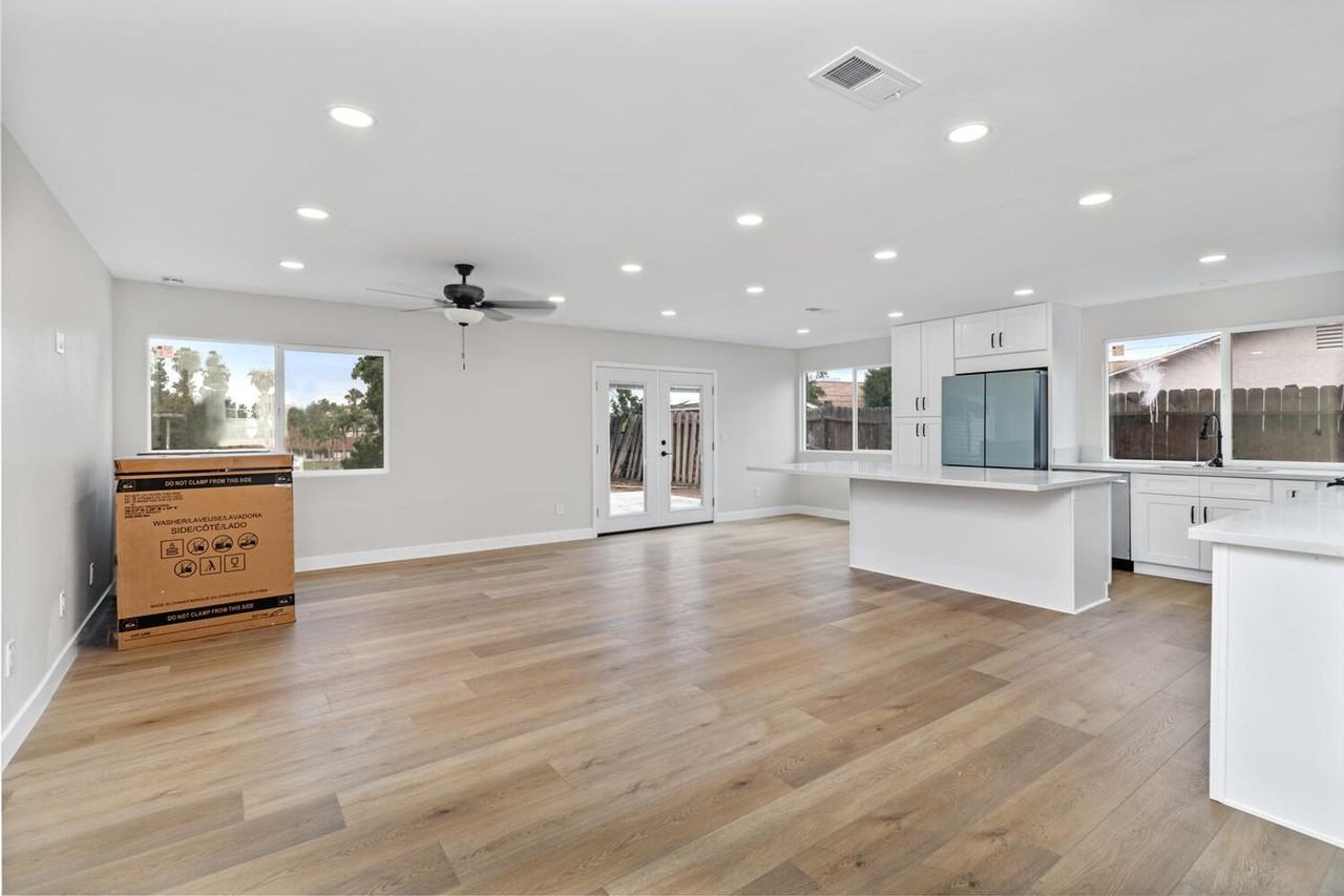 1460 Heidi Cir - Photo 4 of 23