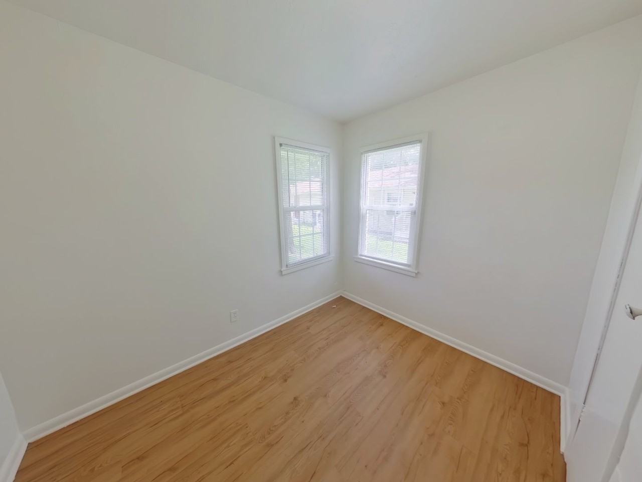 1604 S Martinson Ave - Photo 3 of 5