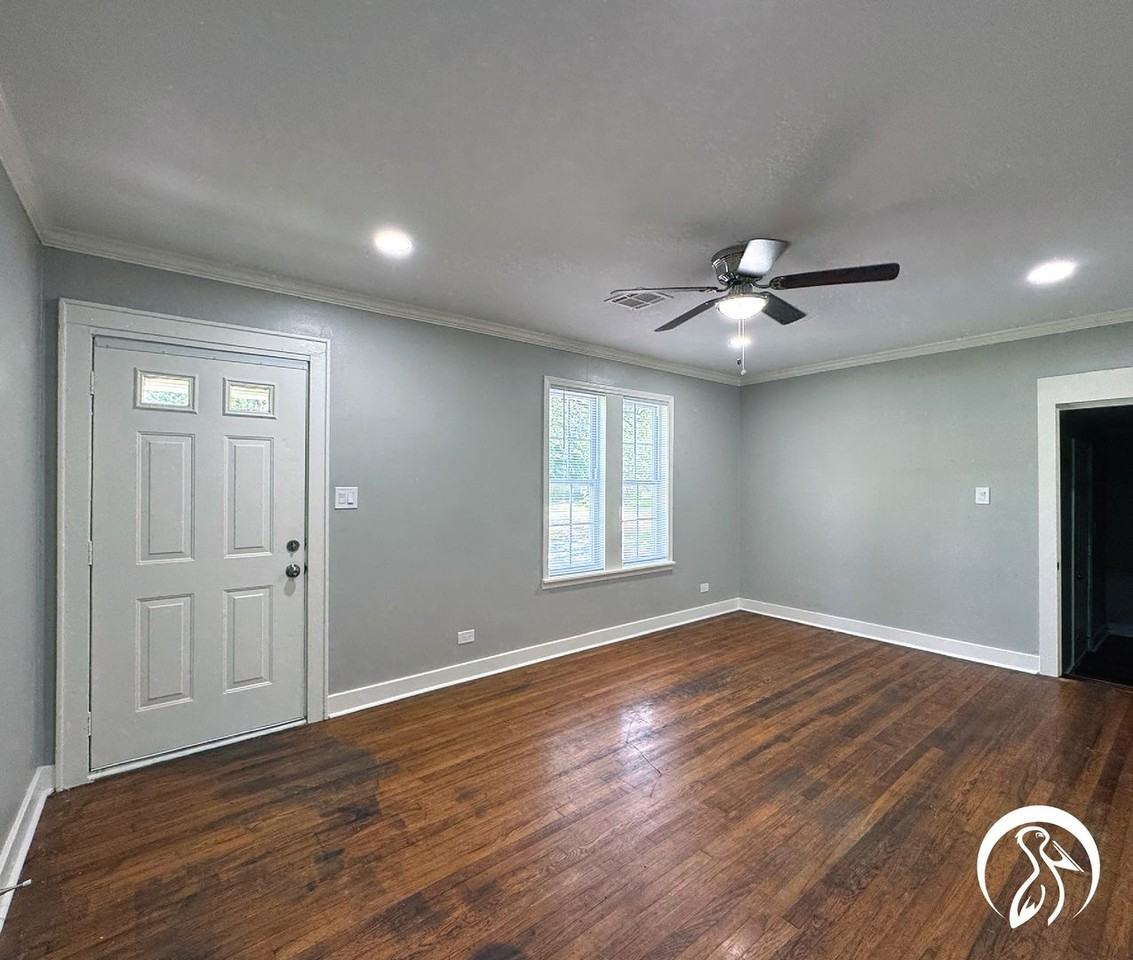 1002 N Mcguire Ave - Photo 2 of 7