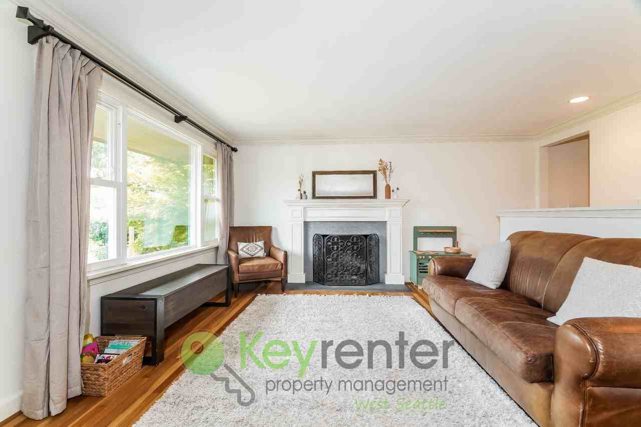 4011 48th Ave Sw - Photo 3 of 27