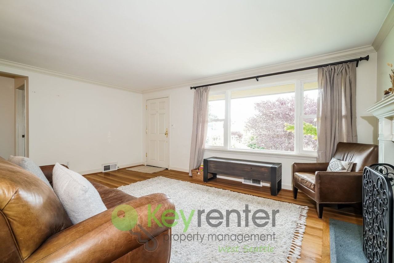 4011 48th Ave Sw - Photo 4 of 27