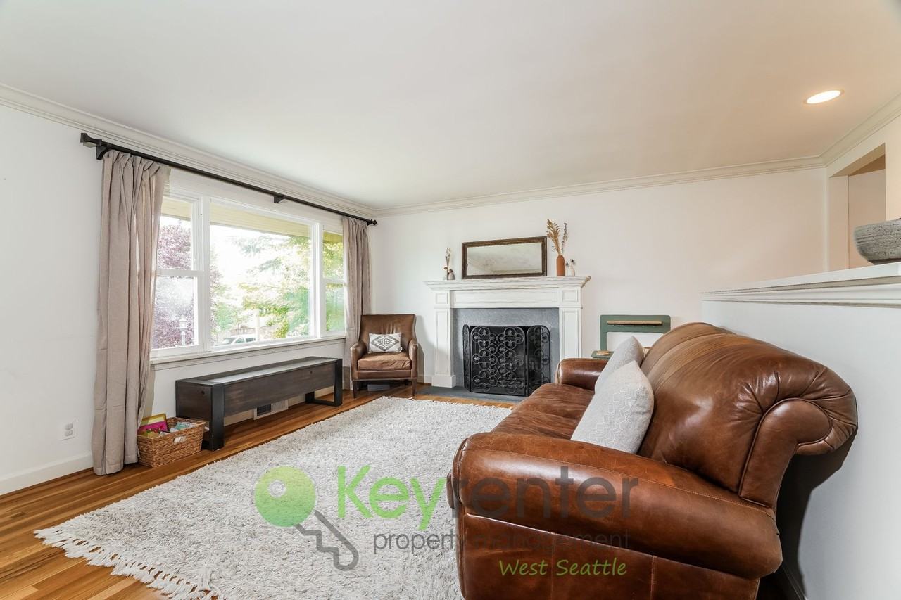 4011 48th Ave Sw - Photo 5 of 27