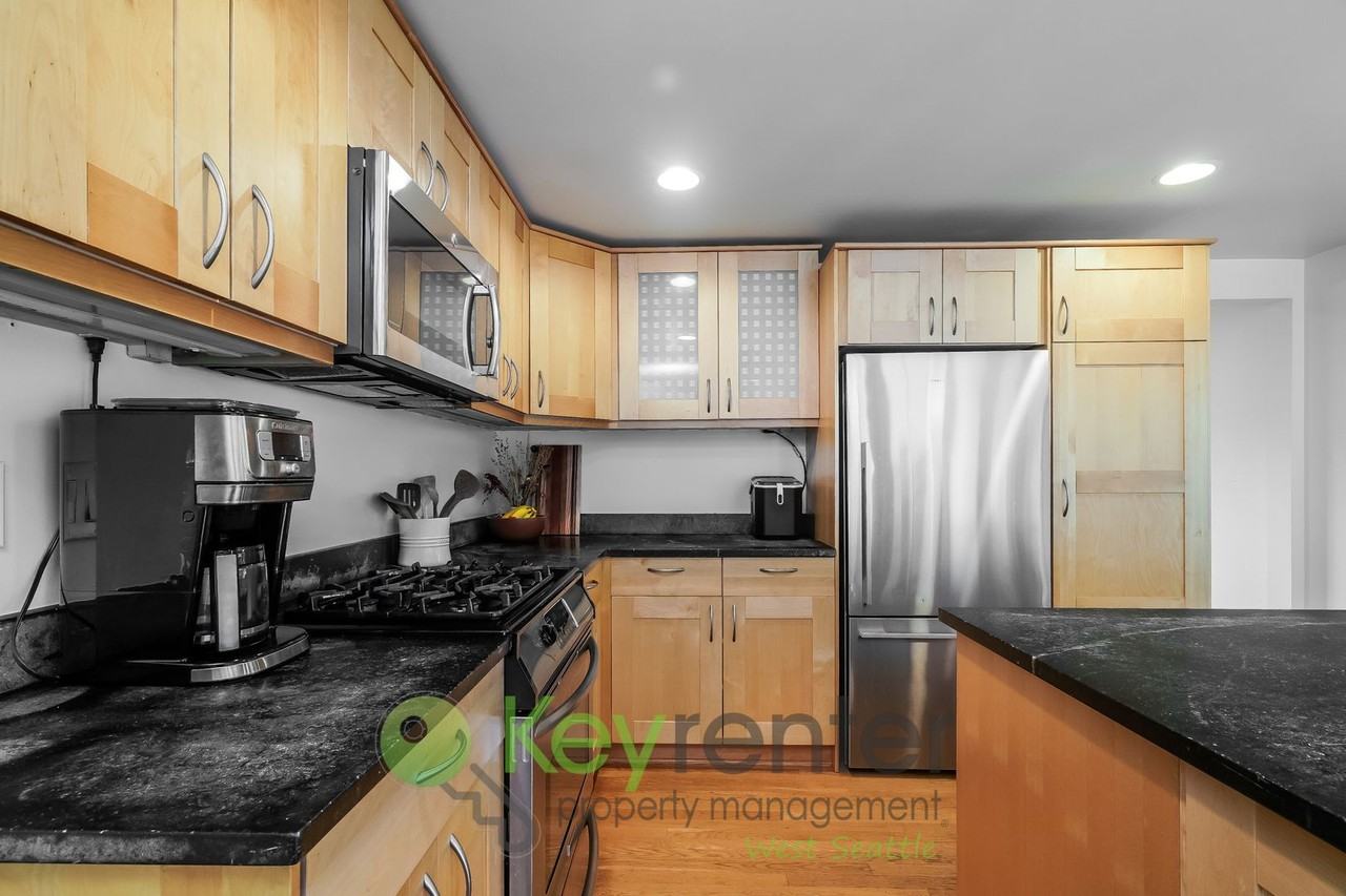 4011 48th Ave Sw - Photo 7 of 27