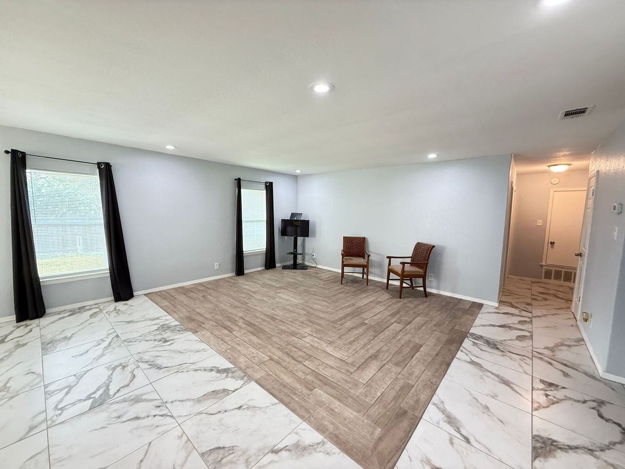 5214 Gordon Cooper Dr - Photo 3 of 14