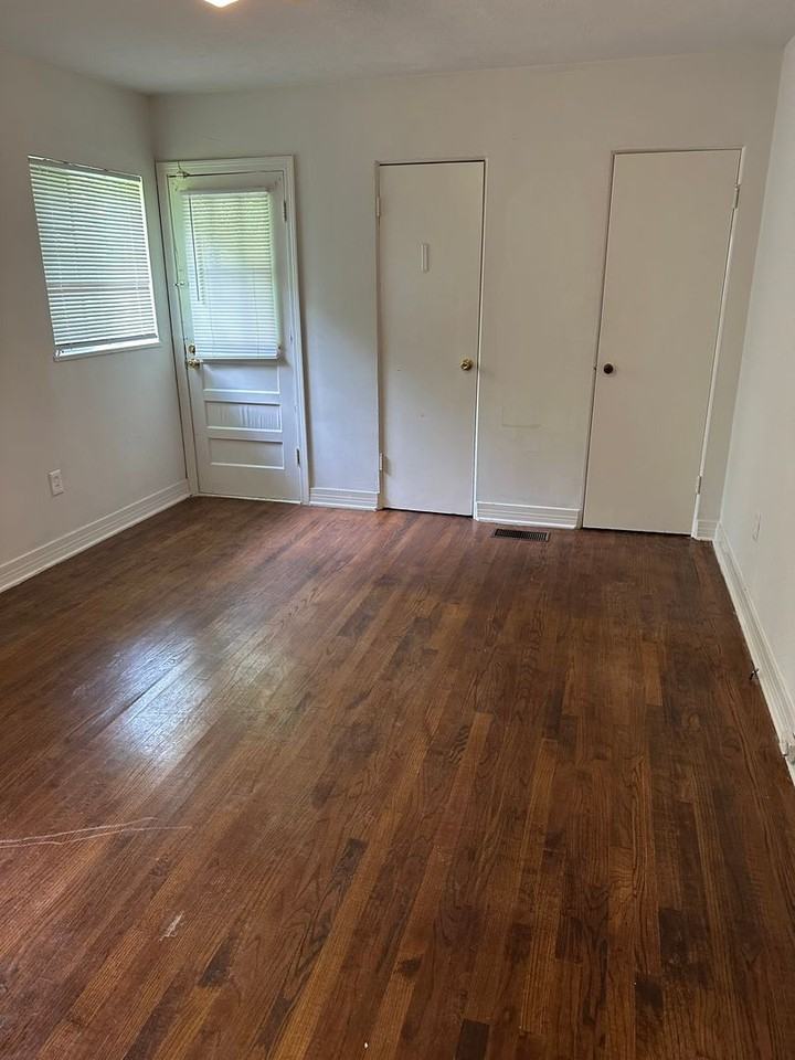 405 Meadow Moss Rd - Photo 3 of 10