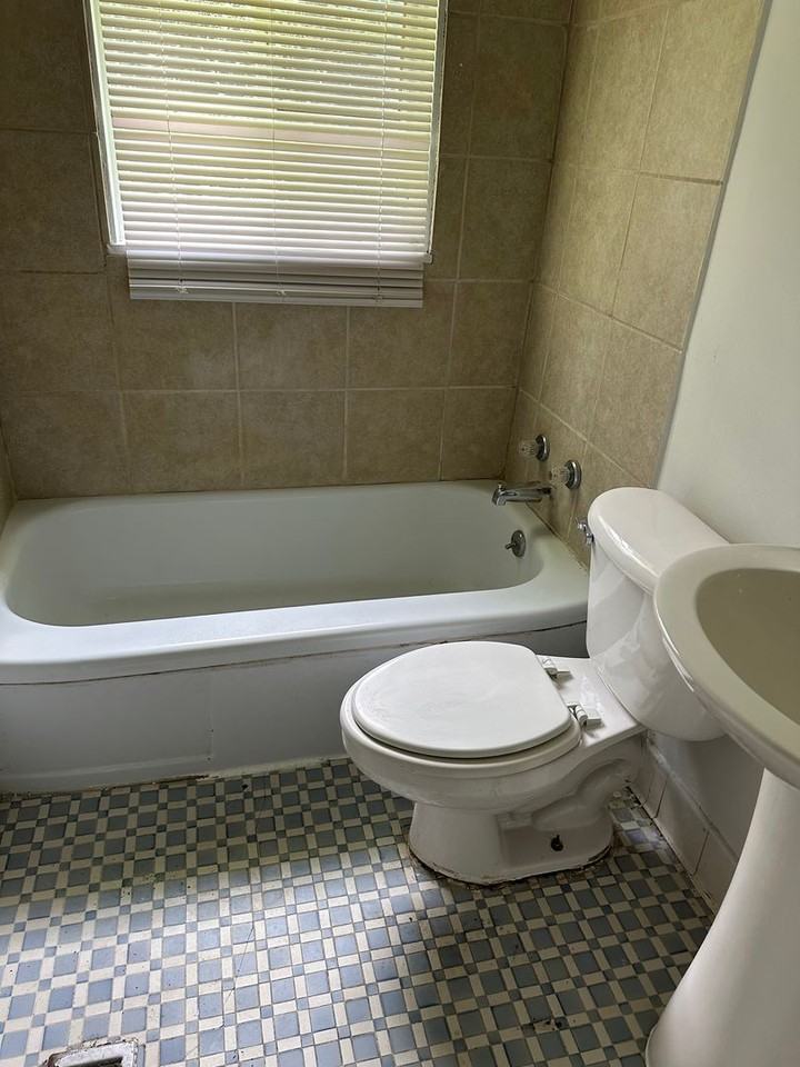 405 Meadow Moss Rd - Photo 4 of 10