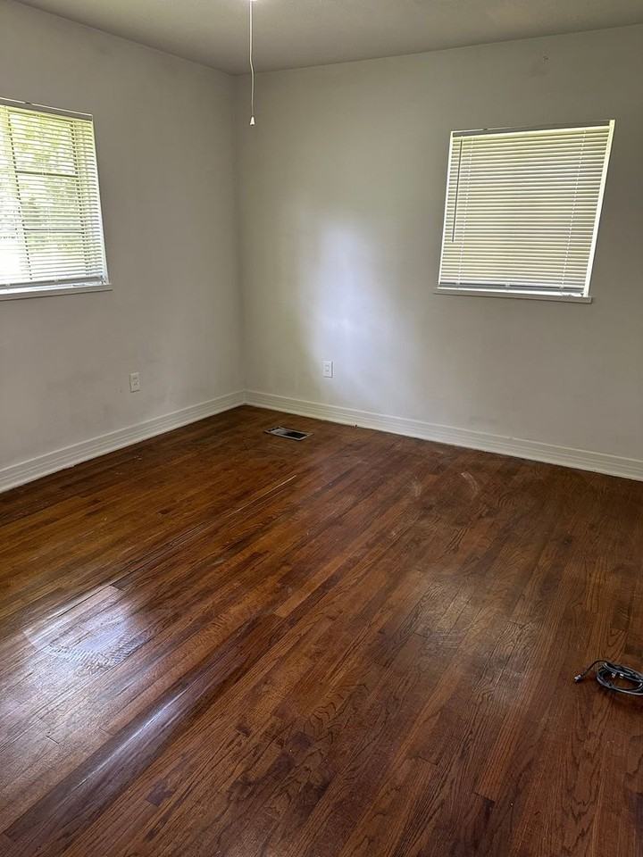 405 Meadow Moss Rd - Photo 5 of 10