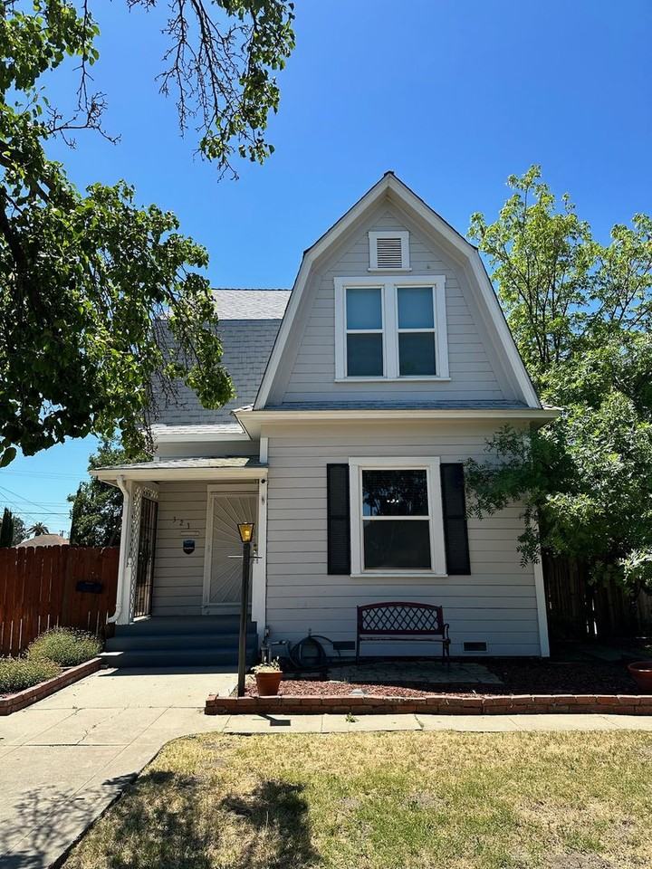 323 W Myrtle St - Photo 2 of 37