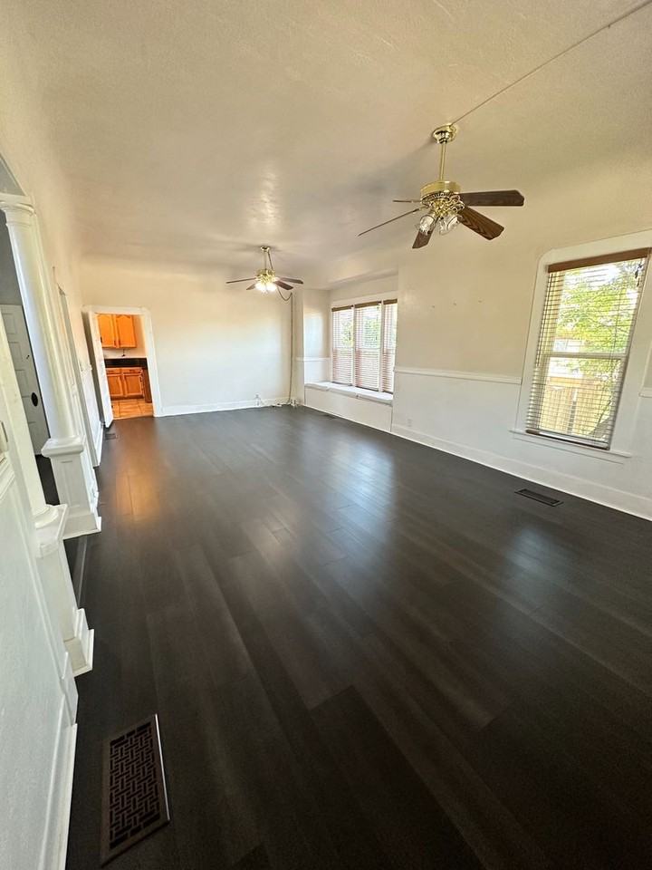 323 W Myrtle St - Photo 5 of 37