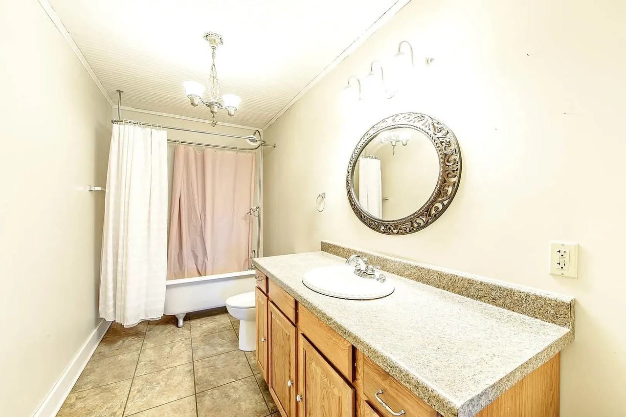129 Pecan St - Photo 4 of 9